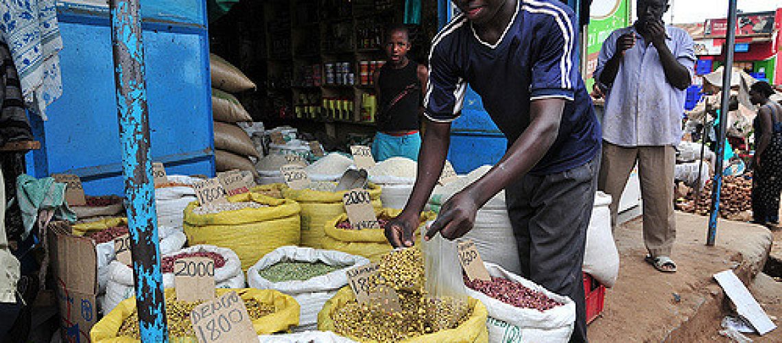 Credit: Neil Palmer (CIAT). Bean Market in Kampala, Uganda /Flickr: CIAT
